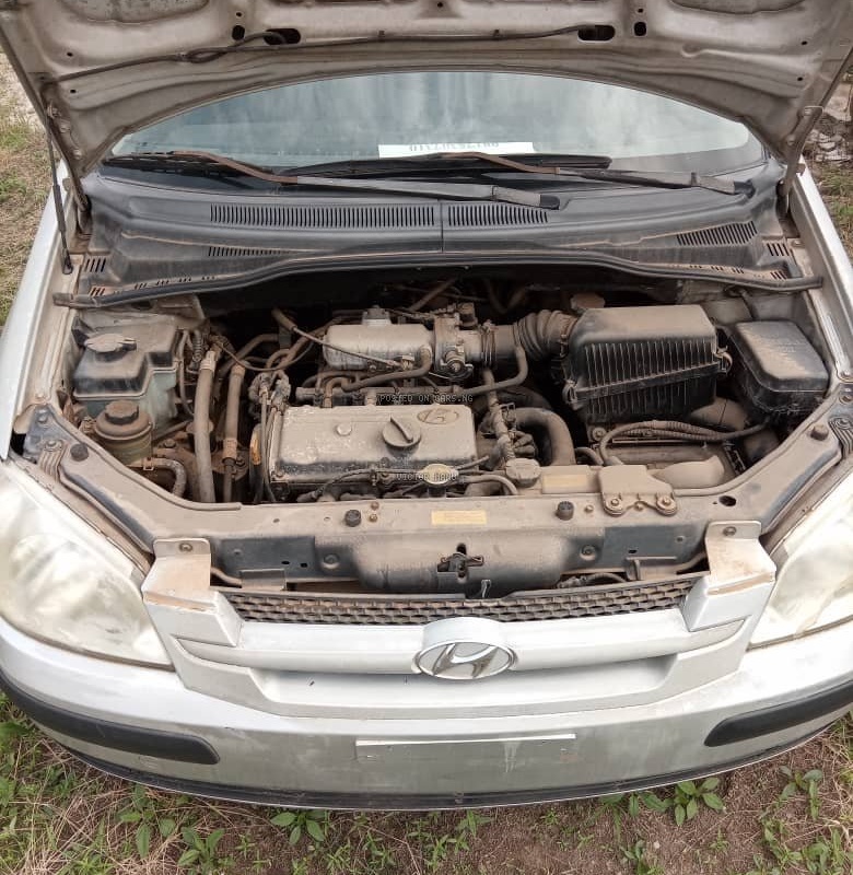 Foreign Used Hyundai Elantra Car 2005 Model image