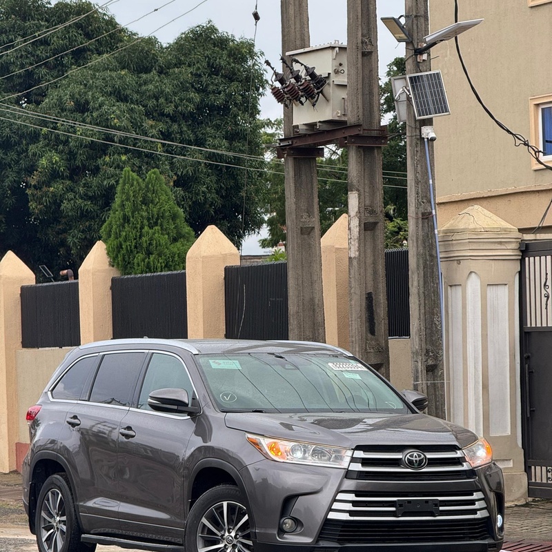 FOREIGN USED TOYOTA HIGHLANDER 2018 FOR SALE IN LAGOS image