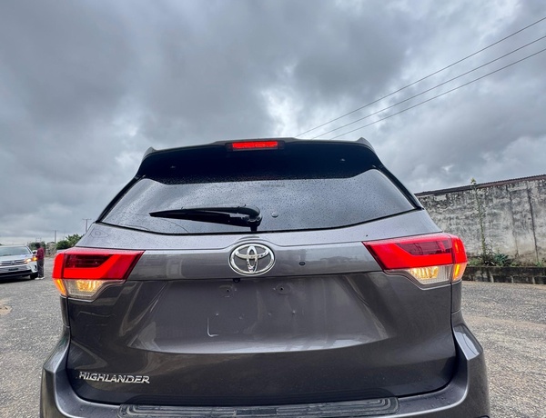 FOREIGN USED TOYOTA HIGHLANDER 2018 FOR SALE IN LAGOS
