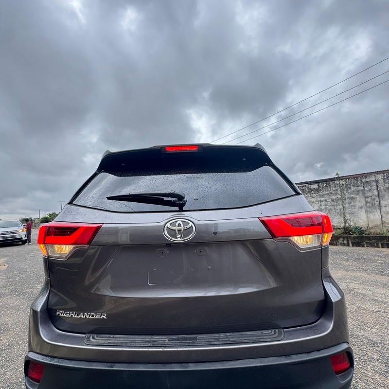 FOREIGN USED TOYOTA HIGHLANDER 2018 FOR SALE IN LAGOS image
