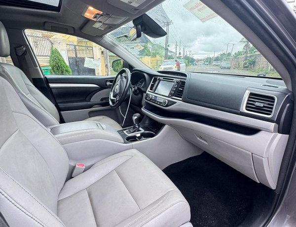 FOREIGN USED TOYOTA HIGHLANDER 2018 FOR SALE IN LAGOS