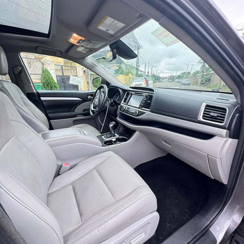FOREIGN USED TOYOTA HIGHLANDER 2018 FOR SALE IN LAGOS image