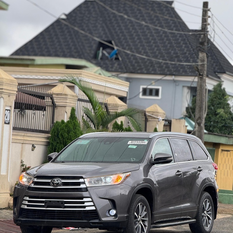 FOREIGN USED TOYOTA HIGHLANDER 2018 FOR SALE IN LAGOS image