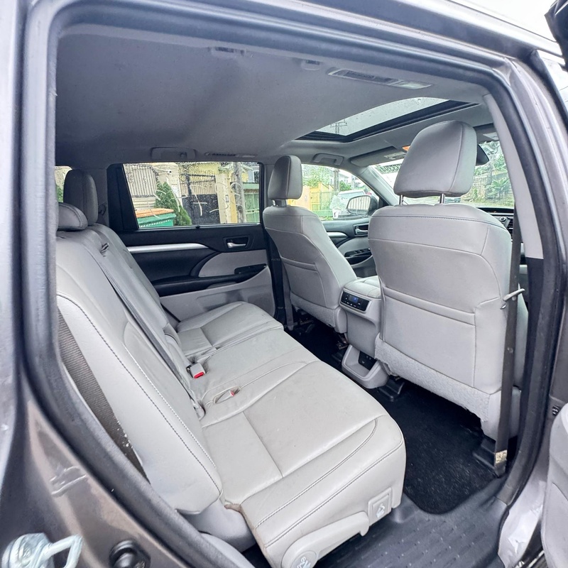 FOREIGN USED TOYOTA HIGHLANDER 2018 FOR SALE IN LAGOS image