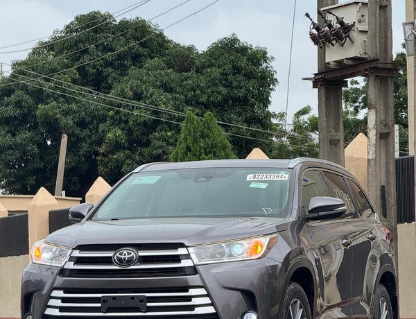 FOREIGN USED TOYOTA HIGHLANDER 2018 FOR SALE IN LAGOS