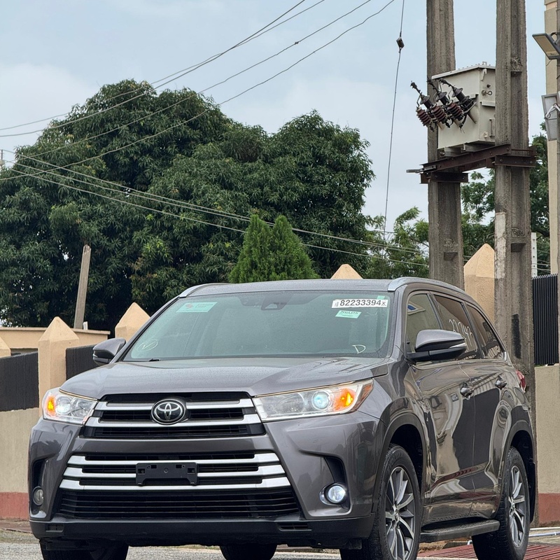 FOREIGN USED TOYOTA HIGHLANDER 2018 FOR SALE IN LAGOS image