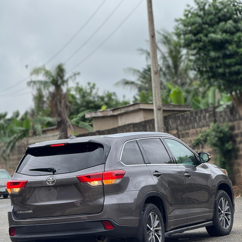 FOREIGN USED TOYOTA HIGHLANDER 2018 FOR SALE IN LAGOS image