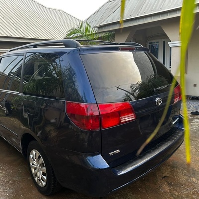 2005 TOYOTA SIENNA FOR SALE IN ABUJA