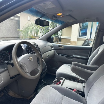 2005 TOYOTA SIENNA FOR SALE IN ABUJA