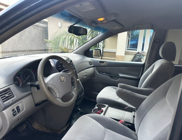2005 TOYOTA SIENNA FOR SALE IN ABUJA