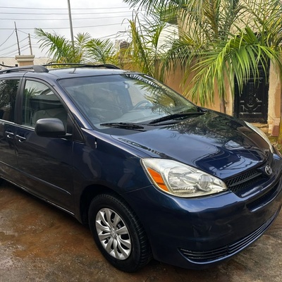 2005 TOYOTA SIENNA FOR SALE IN ABUJA