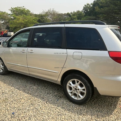 2005 TOYOTA SIENNA XLE FOR SALE IN ABUJA