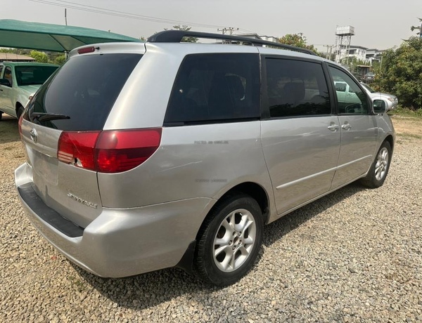 2005 TOYOTA SIENNA XLE FOR SALE IN ABUJA