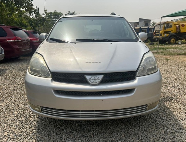 2005 TOYOTA SIENNA XLE FOR SALE IN ABUJA