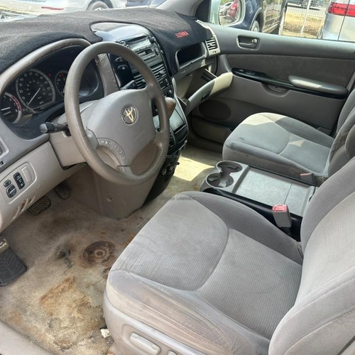 2005 TOYOTA SIENNA XLE FOR SALE IN ABUJA