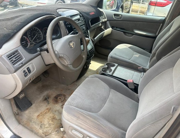 2005 TOYOTA SIENNA XLE FOR SALE IN ABUJA