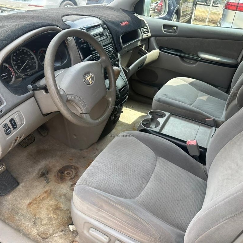 2005 TOYOTA SIENNA XLE FOR SALE IN ABUJA image