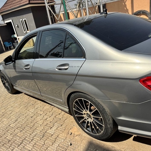 2009 MERCEDES BENZ C300 FOR SALE IN ABUJA