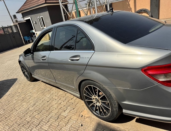 2009 MERCEDES BENZ C300 FOR SALE IN ABUJA