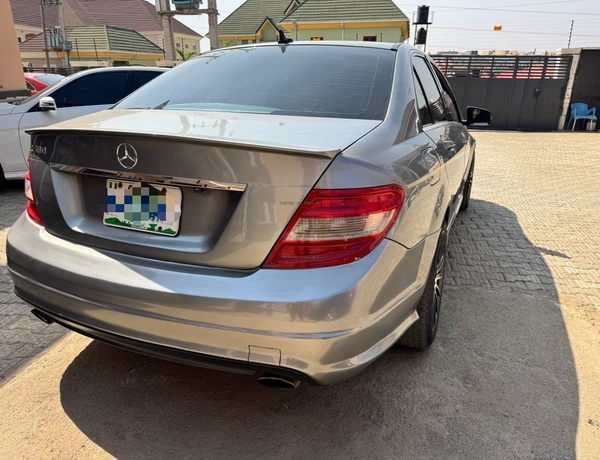 2009 MERCEDES BENZ C300 FOR SALE IN ABUJA