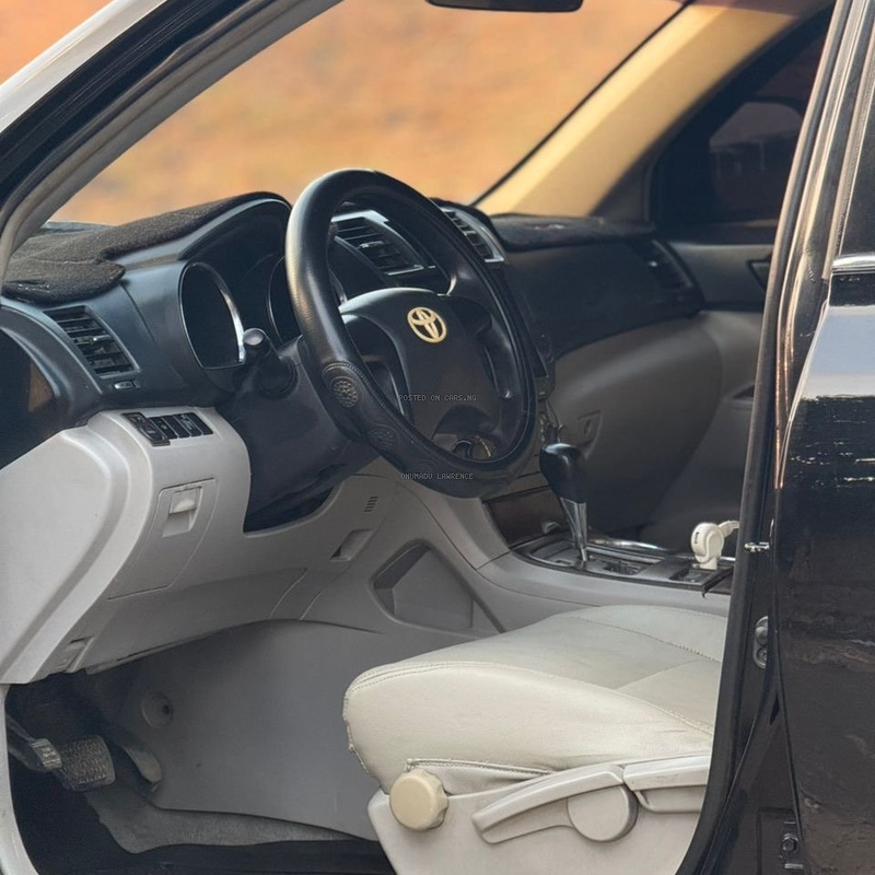 2010 TOYOTA HIGHLANDER FOR SALE IN ABUJA image