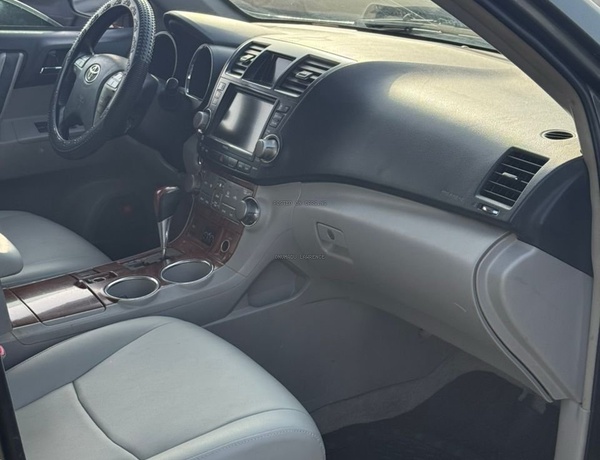 2010 TOYOTA HIGHLANDER LIMITED EDITION FOR SALE IN ABUJA