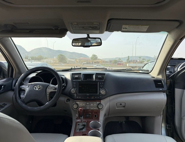 2010 TOYOTA HIGHLANDER LIMITED EDITION FOR SALE IN ABUJA