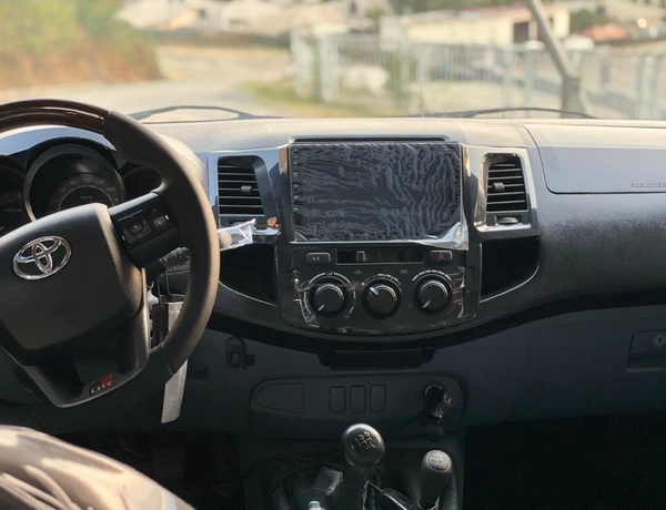 2012 TOYOTA HILUX MANUAL TRANSMISSION IN ABUJA