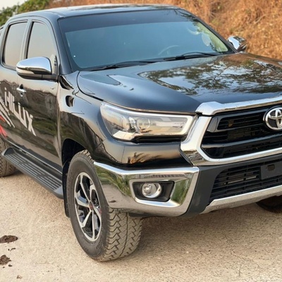 2012 TOYOTA HILUX MANUAL TRANSMISSION IN ABUJA
