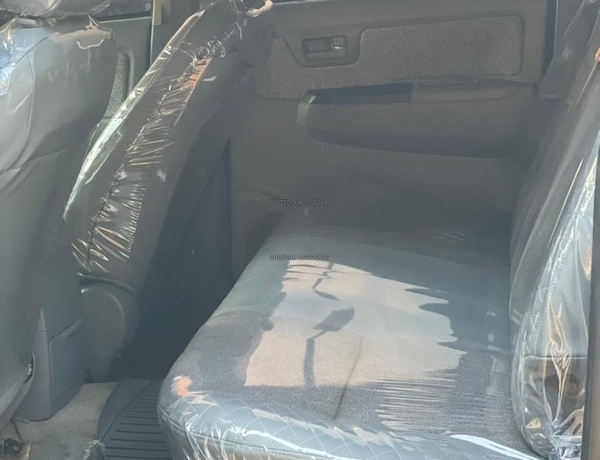 2012 TOYOTA HILUX MANUAL TRANSMISSION IN ABUJA