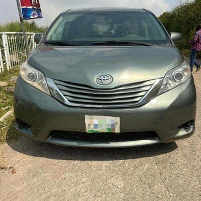 2012 TOYOTA SIENNA FOR SALE  IN ABUJA