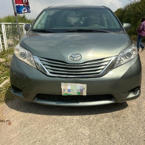 2012 TOYOTA SIENNA FOR SALE  IN ABUJA