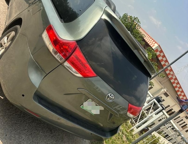 2012 TOYOTA SIENNA FOR SALE  IN ABUJA