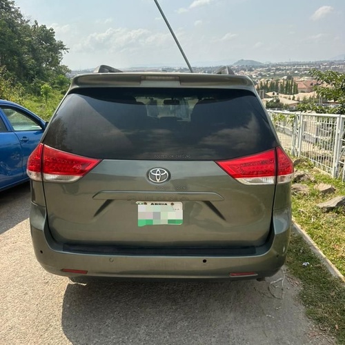2012 TOYOTA SIENNA FOR SALE  IN ABUJA