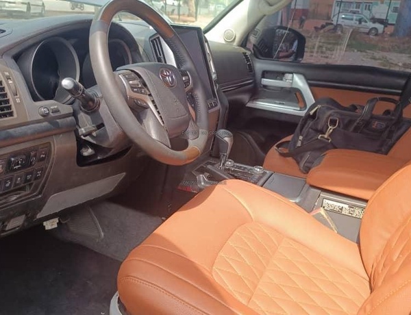2013 LANDCRUISER UPGRADED TO 2023 MODEL FOR SALE IN ABUJA