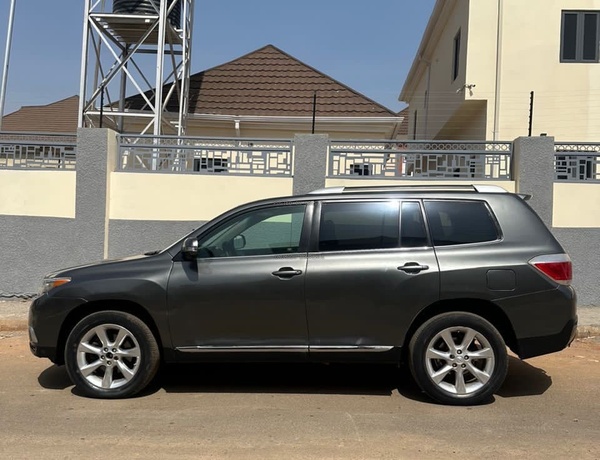 2013 TOYOTA HIGHLANDER FOR SALE IN ABUJA