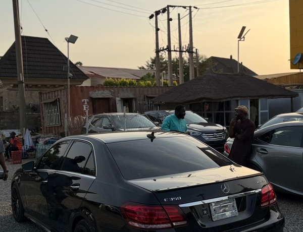 FOREIGN USED 2015 MERCEDES BENZ E350 FOR SALE IN ABUJA