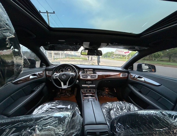FOREIGN USED 2015 MERCEDES BENZ CLS550 FOR SALE IN ABUJA
