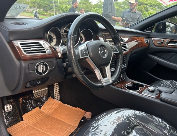 FOREIGN USED 2015 MERCEDES BENZ CLS550 FOR SALE IN ABUJA