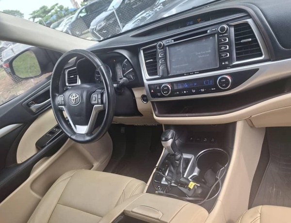 2016 TOYOTA HIGHLANDER XLE  FOR SALE IN ABUJA