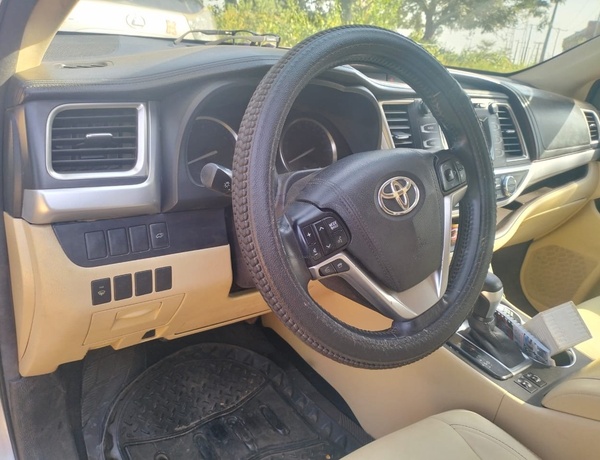 2017 TOYOTA HIGHLANDER XLE FOR SALE IN ABUJA