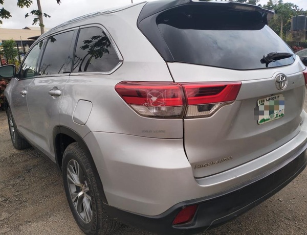 2017 TOYOTA HIGHLANDER XLE FOR SALE IN ABUJA