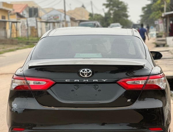 2018 TOYOTA CAMRY SE FOR SALE IN ABUJA