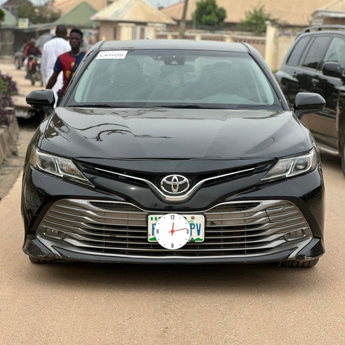 2018 TOYOTA CAMRY SE FOR SALE IN ABUJA