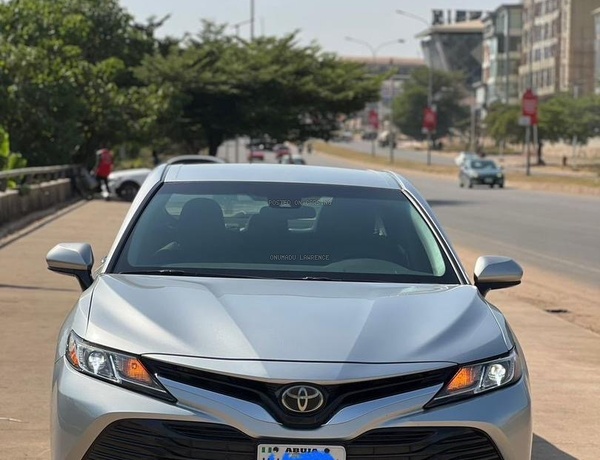 2018 TOYOTA CAMRY XLE FOR SALE  IN ABUJA