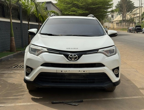 2018 TOYOTA RAV4 XLE FOR SALE IN ABUJA