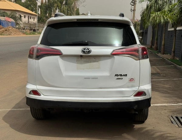 2018 TOYOTA RAV4 XLE FOR SALE IN ABUJA