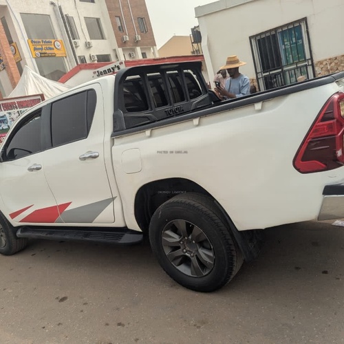 2018 TOYOTA HILUX MANUAL DRIVE FOR SALE IN ABUJA