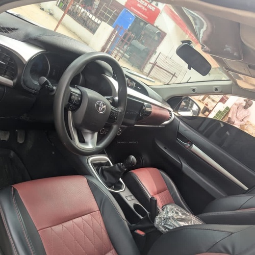 2018 TOYOTA HILUX MANUAL DRIVE FOR SALE IN ABUJA