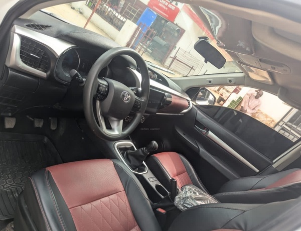 2018 TOYOTA HILUX MANUAL DRIVE FOR SALE IN ABUJA